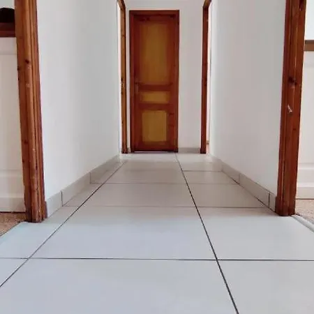 Сasa de vacaciones Spacious Home, 4bed-2bath, Wifi, Ac, Free Parking, Nearby Mèze
