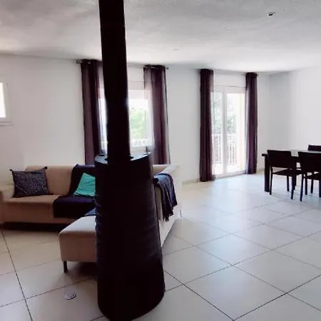 Spacious Home, 4bed-2bath, Wifi, Ac, Free Parking, Nearby Сasa de vacaciones