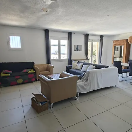 Spacious Home, 4bed-2bath, Wifi, Ac, Free Parking, Nearby 度假居 梅兹
