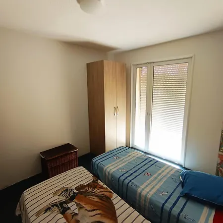 度假居 Spacious Home, 4bed-2bath, Wifi, Ac, Free Parking, Nearby *
